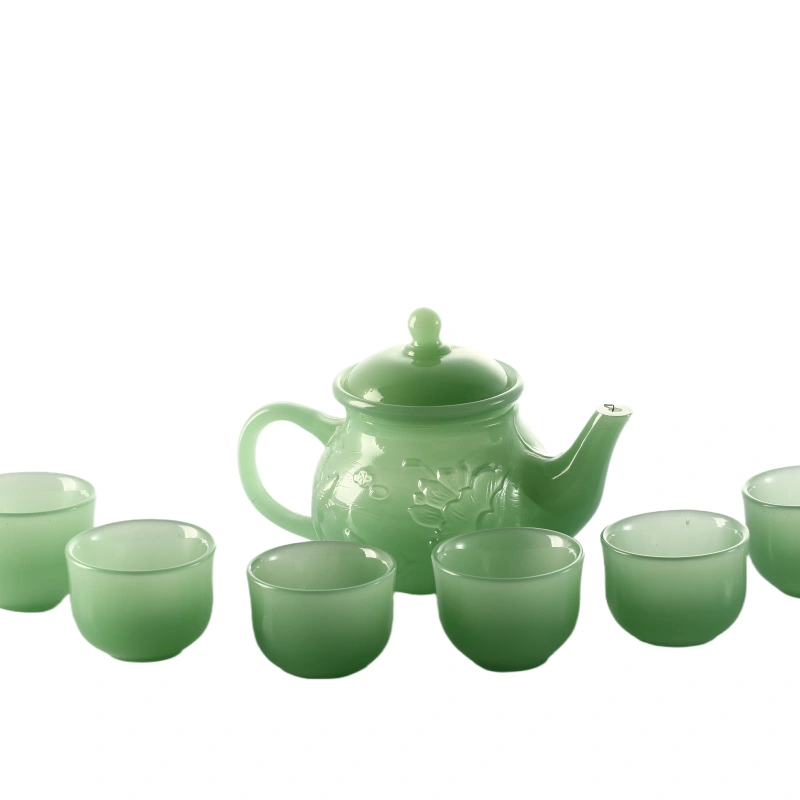 Teapot and tea cups